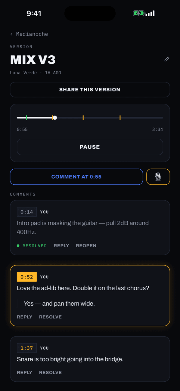 WaveCode Studio player with timestamped comments on a mix